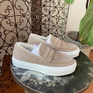 NEVER WORN Slip on loafers